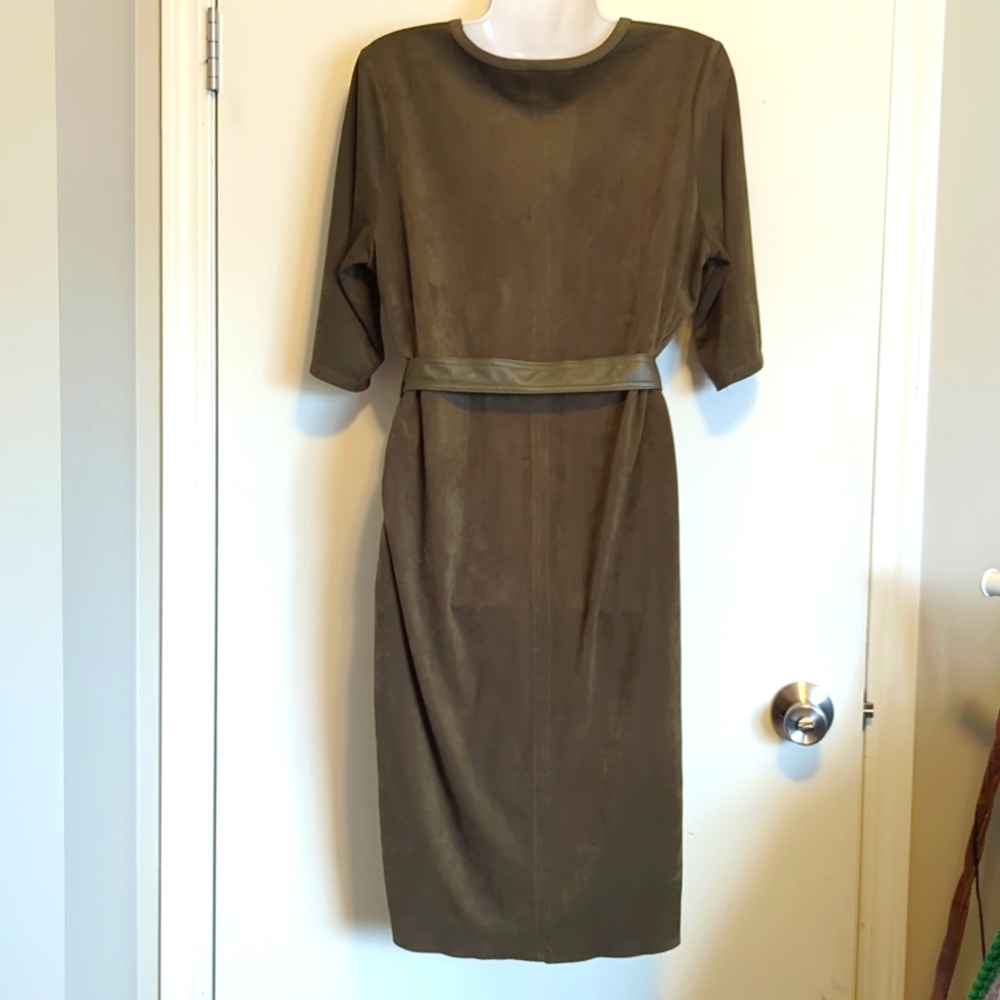 Reserved Dress - Picture 4 of 6